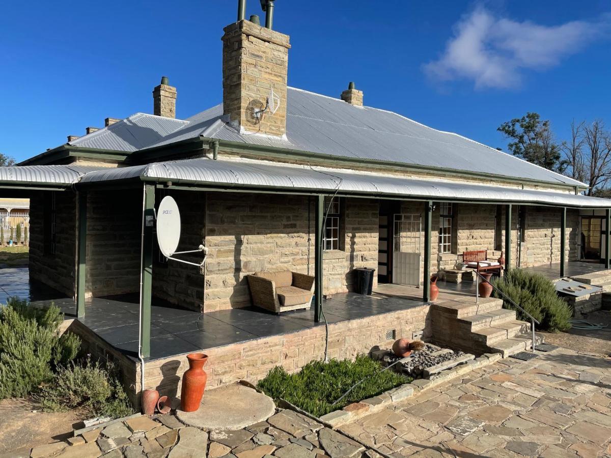 Die Prokureurshuis Sutherland Luaran gambar