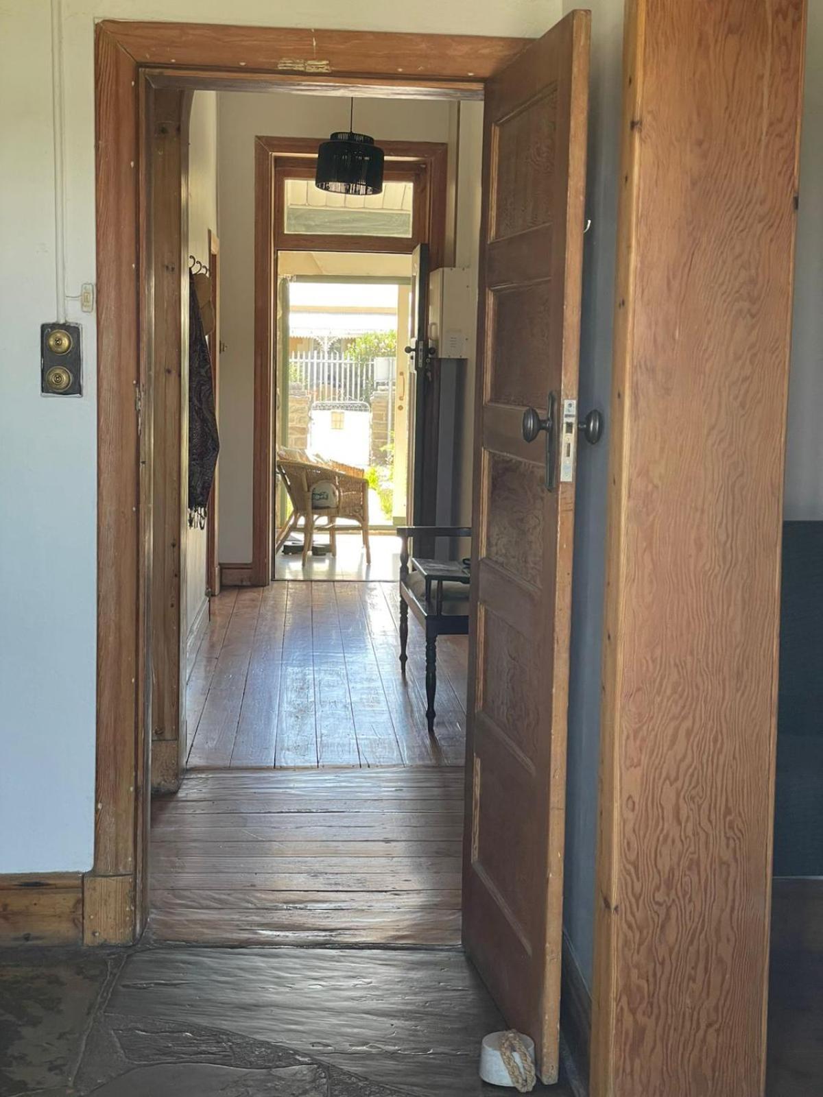 Die Prokureurshuis Sutherland Luaran gambar